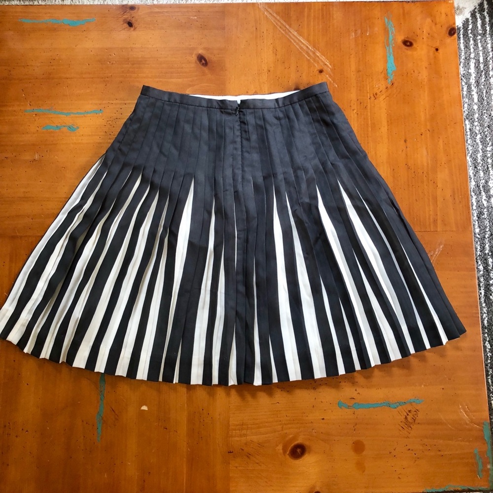 ♣️ J. Crew Black & White Pleated Skirt | Sz 6 | - Picture 5 of 7